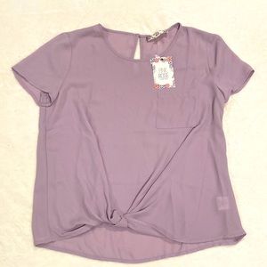 NWT Pink Rose Short Sleeve Shirt w/ Front Pocket & Knotted Hem, Lilac, size Med